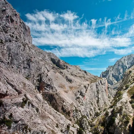 Pulieru - Picos De Europa Views, Designed For Seasons * Onís